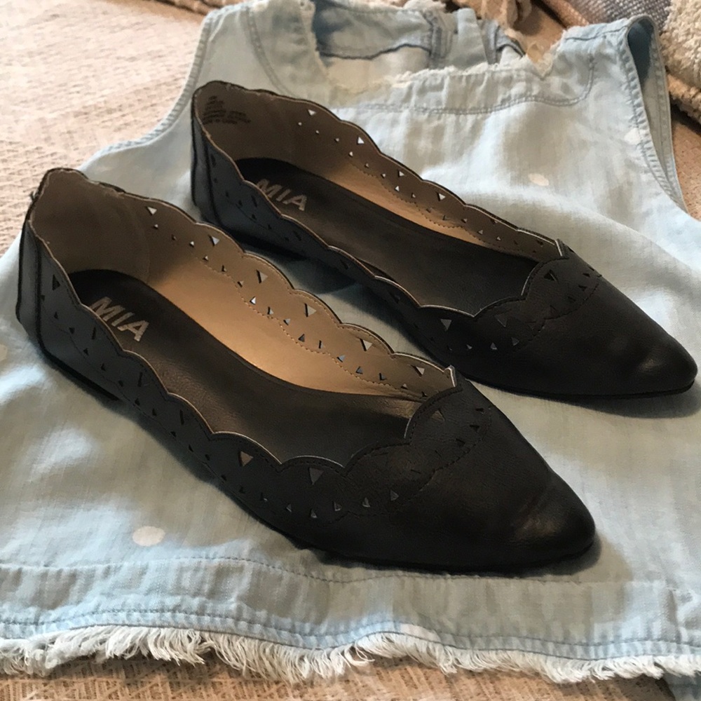 MIA black flat shoes size 10